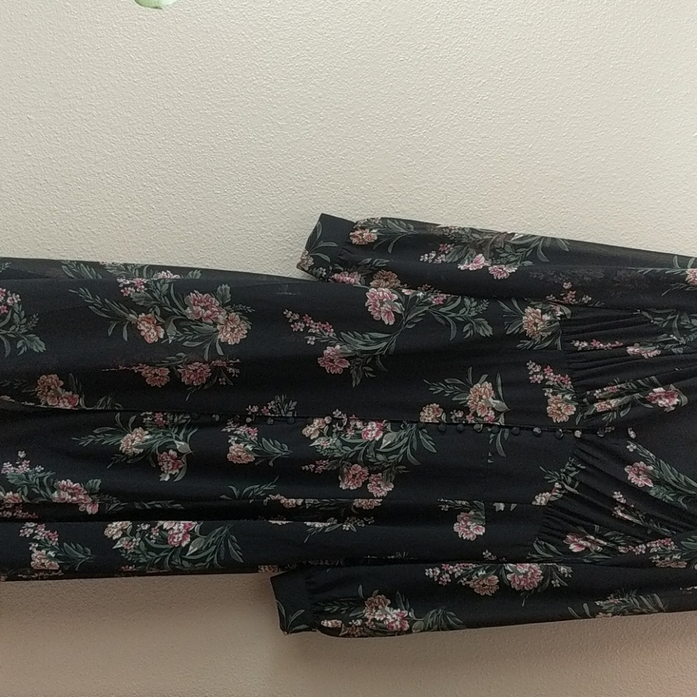 Dress - Picture 3 of 3